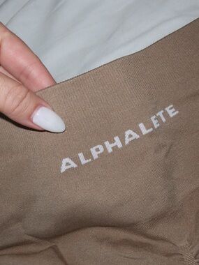 Alphalete Amplify shorts 
Beige
Size small